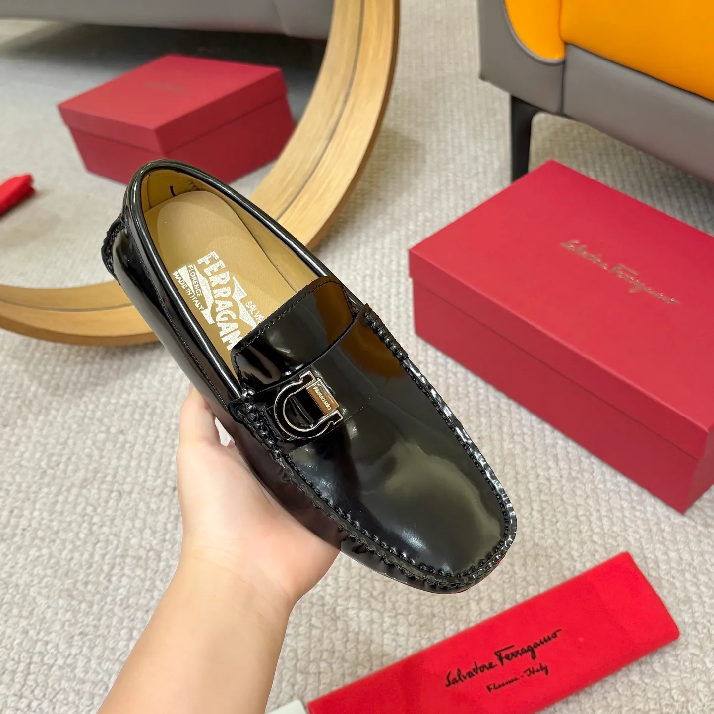 Men's men's shoes 💰420 (Yangli) Ferragamo 〰Ferragamo 2⃣️0⃣️2⃣️5️⃣ New series 👊🏻 Upper 🇮🇹 Italian imported calfskin, original outsole molding. Water-dyed sheepskin lining. The identity of every successful man is set off, and the upper and lower shoes are elegant and stable🚶🏻🚶🏻The high-end custom counter original replica is an eternal classic🔍️Number of codes: 38-46 with counter packaging